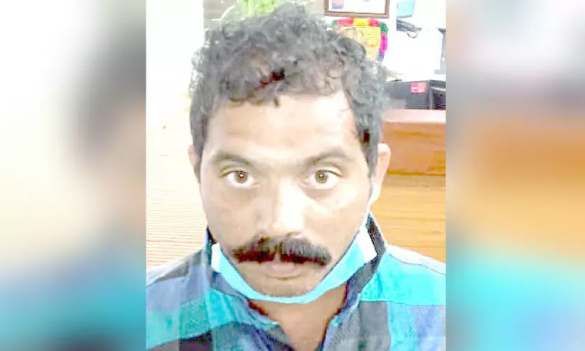 യുവതിയുടെ മാല പൊട്ടിക്കാൻ ശ്രമിച്ചയാൾ പിടിയിൽ യുവതിയുടെ മാല പൊട്ടിക്കാൻ ശ്രമിച്ചയാൾ പിടിയിൽ