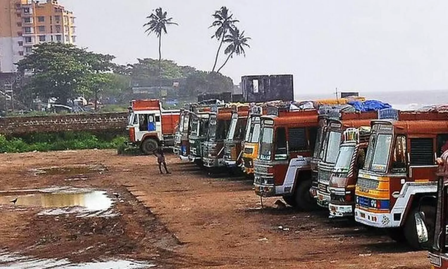 സൗത്ത്​ ബീച്ചിലെ ലോറി സ്​​റ്റാ​ൻ​ഡിൽ കൗൺസിലർമാർ കൊമ്പുകോർത്തു