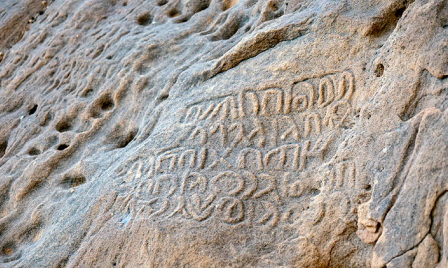 ച​രി​ത്രം പ​റ​യും സൗ​ദി​യി​ലെ ശി​ലാ​ ലി​ഖി​ത​ങ്ങ​ൾ