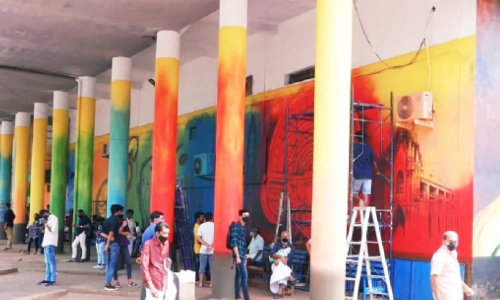 കാഴ്​ച കണ്ട്​ ബസിൽ കയറാൻ മറക്കരുതേ