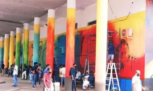 കാഴ്​ച കണ്ട്​ ബസിൽ കയറാൻ മറക്കരുതേ