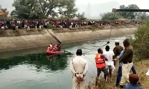 മധ്യപ്രദേശിൽ ബസ്​ പാലത്തിനു മുകളിൽ നിന്ന്​ കനാലിൽ വീണ്​ 37 മരണം