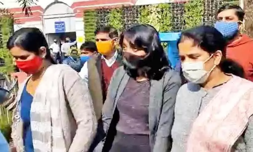 ദിശയുടെ ജാമ്യാപേക്ഷയിൽ വിധി 23ന്; ടൂൾകിറ്റും അക്രമവും തമ്മിൽ എന്ത് ബന്ധമെന്ന് ഡൽഹി പൊലീസിനോട് കോടതി