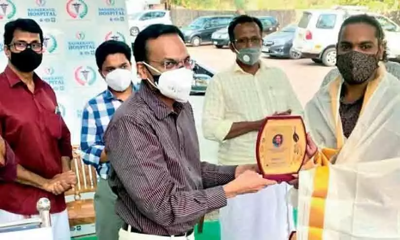 Honored the young man who delivered hair to cancer patients Honored the young man who delivered hair to cancer patients
