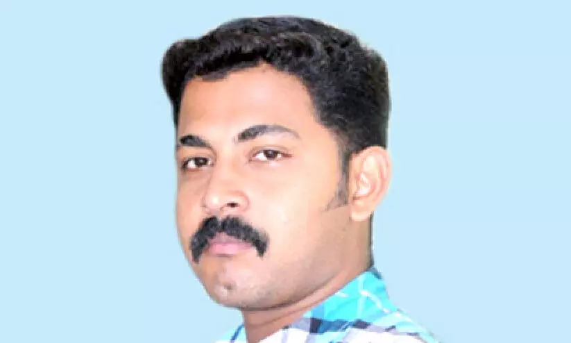 ബൈ​ക്ക​പ​ക​ട​ത്തി​ൽ മ​രി​ച്ചു