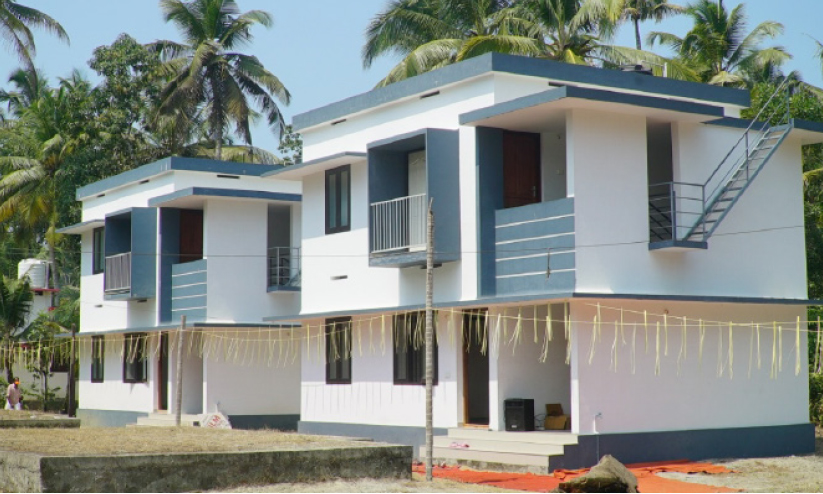 പ്രളയത്തിൽ നാടിെൻറ രക്ഷകരായവർക്ക് സ്നേഹഭവനത്തിെൻറ തണൽ പ്രളയത്തിൽ നാടിെൻറ രക്ഷകരായവർക്ക് സ്നേഹഭവനത്തിെൻറ തണൽ