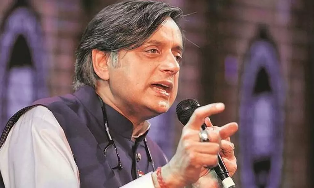 കേന്ദ്ര സർക്കാറിന് അഹങ്കാരത്തിനൊപ്പം ഭയവും വർധിച്ചു -ശശി തരൂർ കേന്ദ്ര സർക്കാറിന് അഹങ്കാരത്തിനൊപ്പം ഭയവും വർധിച്ചു -ശശി തരൂർ