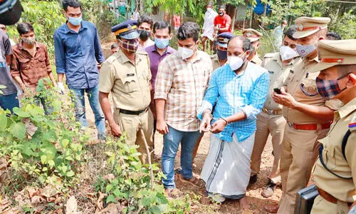 ചെറുവാടി കൊല: പ്രതിയെ തെളിവെടുപ്പിനെത്തിച്ചു   കൊലക്കുപയോഗിച്ച കത്തി കണ്ടെടുത്തു