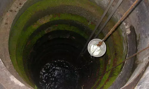 കിണറ്റില്‍വീണ ആടിനെയും രക്ഷിക്കാൻ ഇറങ്ങിയ ആളിനെയും ഫയര്‍ഫോഴ്‌സ് കരകയറ്റി