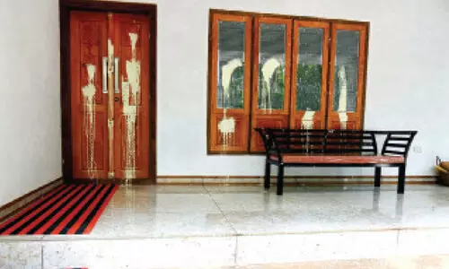 പൊടോതുരുത്തിയിൽ വീടുകൾക്കും വാഹനങ്ങൾക്കുംനേരെ അക്രമം