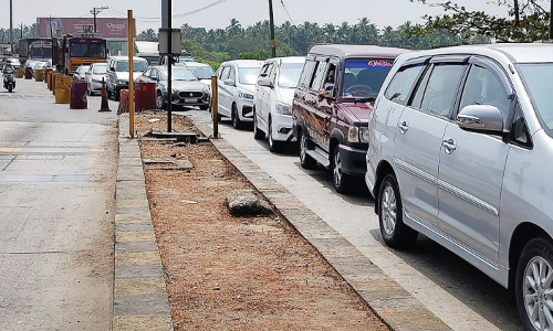 സ​മ്പൂ​ര്‍ണ ഫാ​സ്​​ടാ​ഗ്​ സം​വി​ധാ​നം നി​ല​വി​ല്‍വന്നു; ടോൾ പ്ലാസ കുരുക്കിൽ