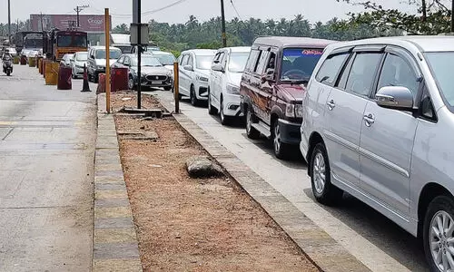 സ​മ്പൂ​ര്‍ണ ഫാ​സ്​​ടാ​ഗ്​ സം​വി​ധാ​നം നി​ല​വി​ല്‍വന്നു; ടോൾ പ്ലാസ കുരുക്കിൽ