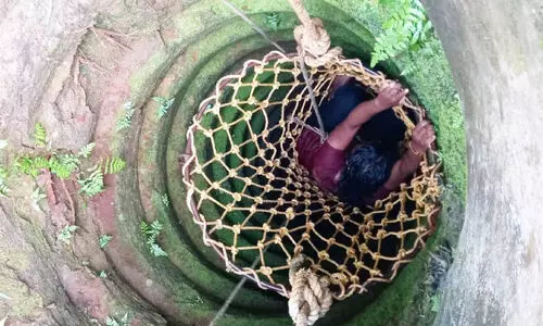 കി​ണ​റ്റി​ല്‍ അ​ക​പ്പെ​ട്ട വീ​ട്ട​മ്മ​യെ അ​ഗ്നി​ശ​മ​ന സേ​ന ര​ക്ഷ​പ്പെ​ടു​ത്തി