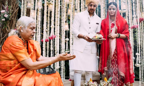 കാർമികത്വം വഹിച്ചത്​​ വനിതാ പൂജാരി; വൈറലായി ദിയ മിർസയുടെ വിവാഹ ചിത്രങ്ങൾ