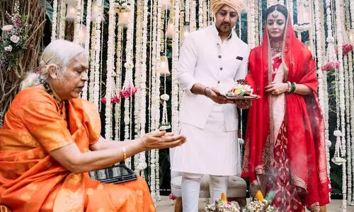 കാർമികത്വം വഹിച്ചത്​​ വനിതാ പൂജാരി; വൈറലായി ദിയ മിർസയുടെ വിവാഹ ചിത്രങ്ങൾ