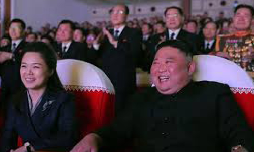 ഏറെ കാലത്തിനു ശേഷം കിമ്മി​െൻറ ഭാര്യ പൊതുവേദിയിൽ