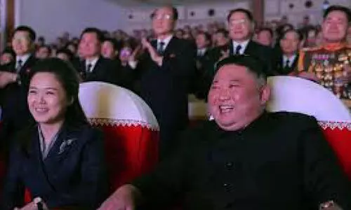 ഏറെ കാലത്തിനു ശേഷം കിമ്മി​െൻറ ഭാര്യ പൊതുവേദിയിൽ