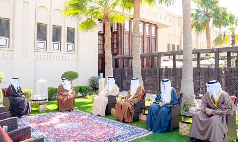 കിരീടാവകാശി സതേൺ ഗവർണറുമായി കൂടിക്കാഴ്ച നടത്തി കിരീടാവകാശി സതേൺ ഗവർണറുമായി കൂടിക്കാഴ്ച നടത്തി