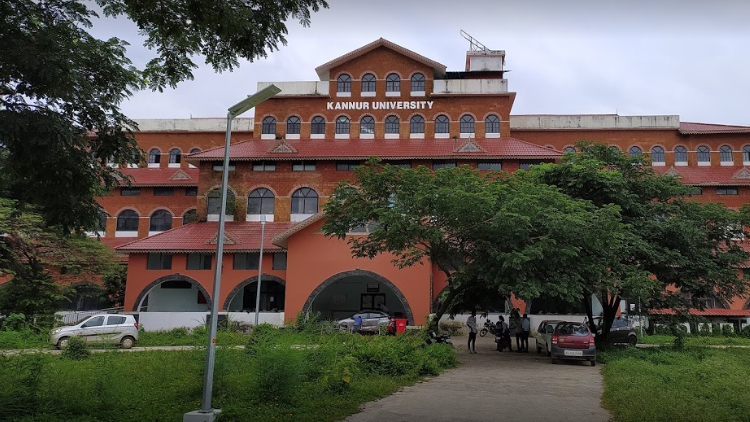 ഉത്തരക്കടലാസ് വഴിയിൽ കളഞ്ഞ സംഭവം; അസി. പ്രഫസർക്കെതിരെ നടപടി ഉത്തരക്കടലാസ് വഴിയിൽ കളഞ്ഞ സംഭവം; അസി. പ്രഫസർക്കെതിരെ നടപടി