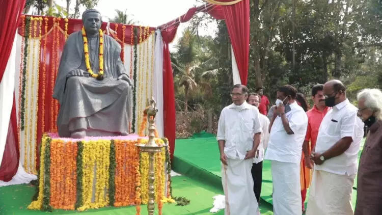 25 വർഷത്തെ കാത്തിരിപ്പ്​; സ്മാരകത്തിൽ കുമാരനാശാൻെറ പ്രതിമ യാഥാർഥ്യമായി