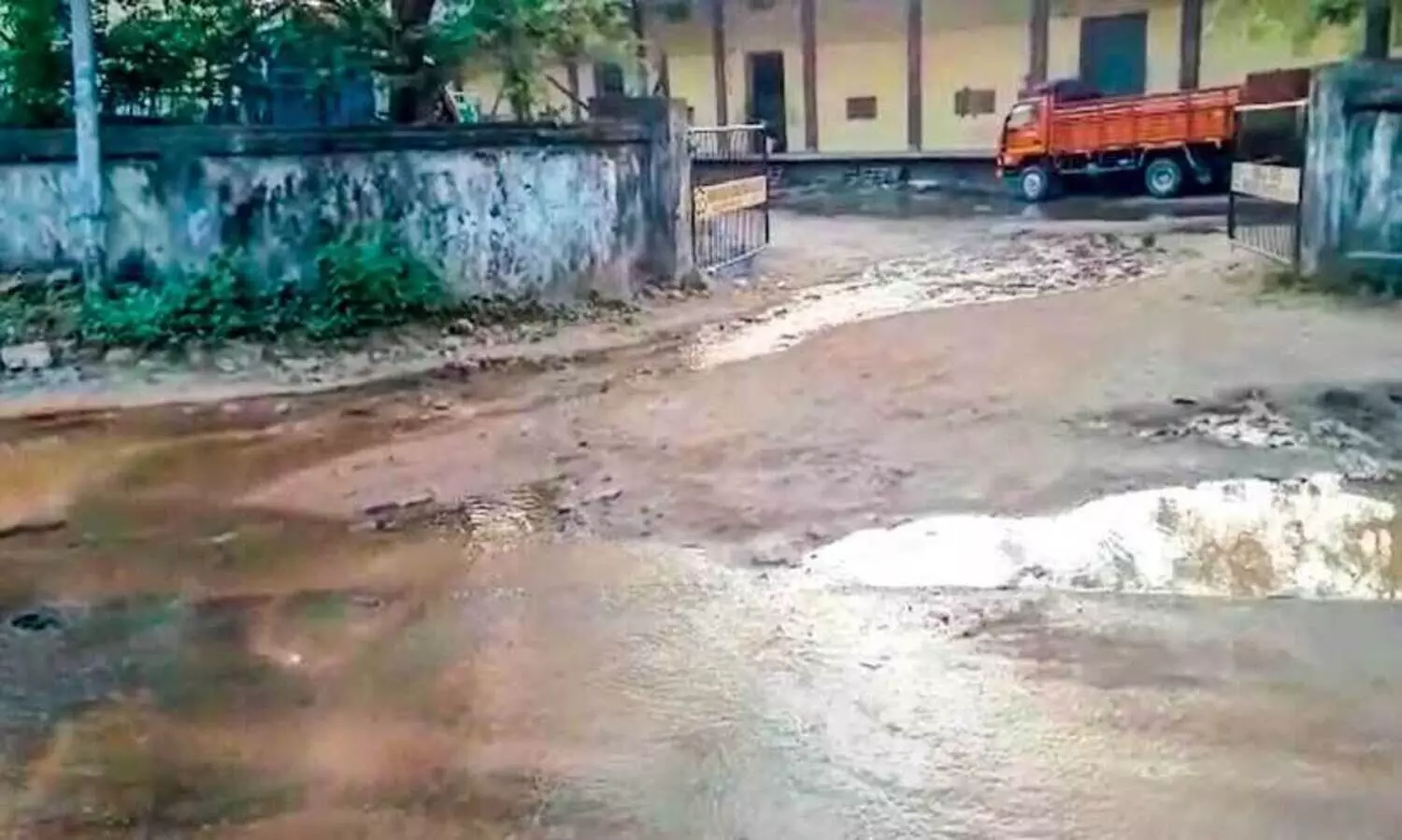 കു​ടി​വെ​ള്ള​ത്തി​ൽ പ​ണി; ദു​രി​ത​ത്തി​ലാ​യി ന​ഗ​ര​വാ​സി​ക​ൾ