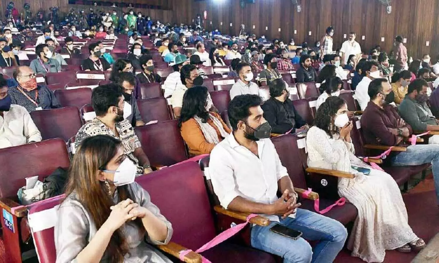 മാസ്​കണിയാത്ത തിരവസന്തം