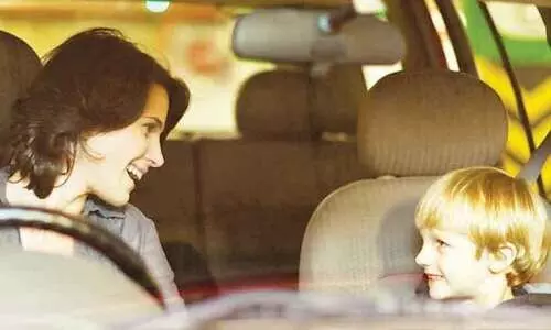 വാ​ഹ​ന​ത്തി​െൻറ മു​ൻ സീ​റ്റി​ൽ കു​ട്ടി​ക​ളെ ഇ​രു​ത്തി​യാ​ൽ 5,400 ദി​ർ​ഹം പി​ഴ