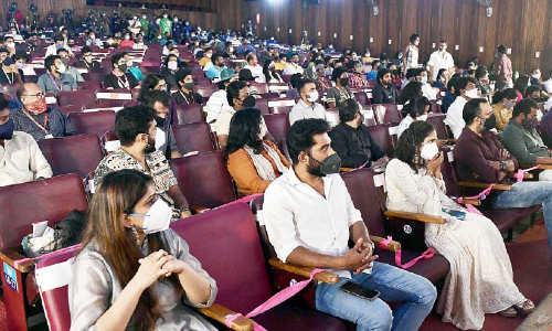 മാസ്​കണിയാത്ത തിരവസന്തം