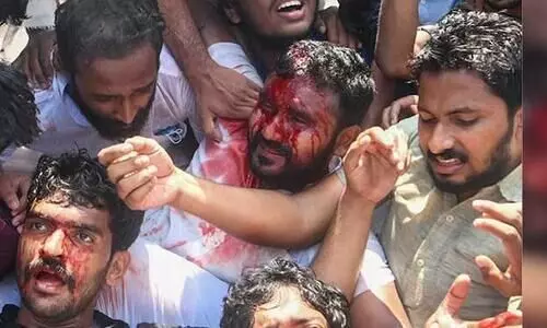 കെ.എസ്​.യു സെക്ര​േട്ടറിയേറ്റ്​ മാർച്ചിൽ സംഘർഷം; പൊലീസ്​ ലാത്തിവീശി, നിരവധി പ്രവർത്തകർക്ക്​ പരിക്ക്​