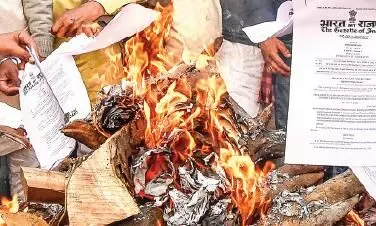 ship will ‘burn’ to protest against the fishing deal ship will ‘burn’ to protest against the fishing deal