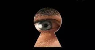 കു​ളി​മു​റി​യി​ൽ ഒ​ളി​ഞ്ഞു നോ​ക്കാ​നെ​ത്തി​യയാൾ പി​ടി​യി​ൽ