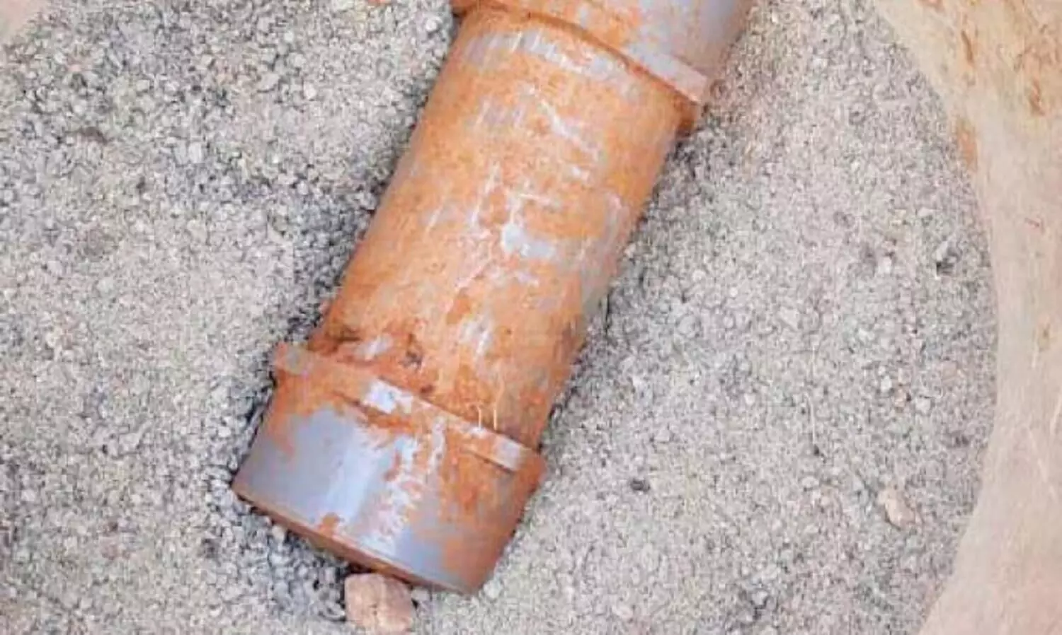 Bomber strikes CPM activists house in Payyoli; Two arrested