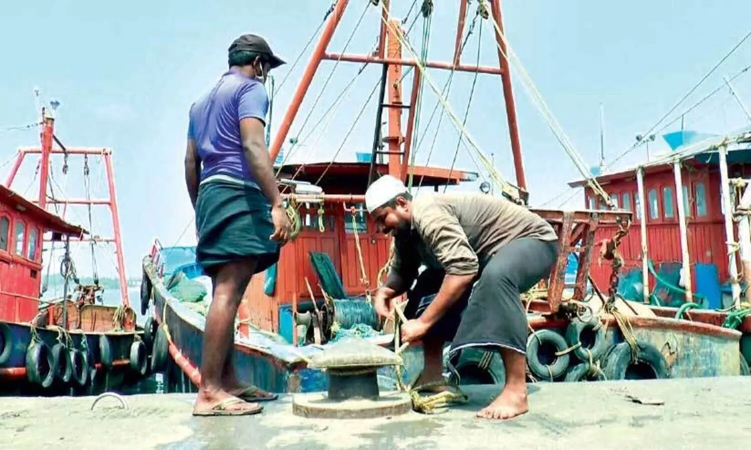 ഡീ​സ​ൽ വി​ല​വ​ർ​ധ​ന, മ​ത്സ്യ​ല​ഭ്യ​ത​ക്കു​റ​വ്: മ​ത്സ്യ​ബ​ന്ധ​ന​മേ​ഖ​ല പ​ട്ടി​ണി​യി​ലേ​ക്ക്