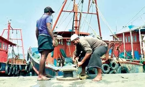 ഡീ​സ​ൽ വി​ല​വ​ർ​ധ​ന, മ​ത്സ്യ​ല​ഭ്യ​ത​ക്കു​റ​വ്: മ​ത്സ്യ​ബ​ന്ധ​ന​മേ​ഖ​ല പ​ട്ടി​ണി​യി​ലേ​ക്ക്