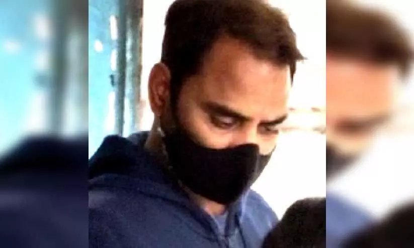 ഫ്ലാറ്റ് വാഗ്ദാനം ചെയ്ത് അഞ്ചുകോടി തട്ടിയയാള് മറയൂരില് പിടിയില് ഫ്ലാറ്റ് വാഗ്ദാനം ചെയ്ത് അഞ്ചുകോടി തട്ടിയയാള് മറയൂരില് പിടിയില്