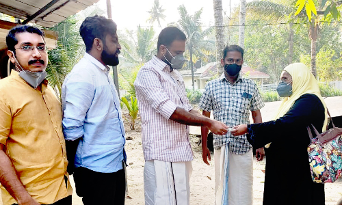 കാ​രു​ണ്യ​ത്തി​െൻറ കൈ​ത്താ​ങ്ങു​മാ​യി കൊ​ല്ലം പ്രീ​മി​യ​ർ ലീ​ഗ്​