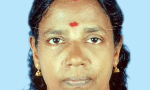 ബൈക്കിൽ നിന്ന് വീണു പ​രി​ക്കേ​റ്റ വീ​ട്ട​മ്മ മ​രി​ച്ചു