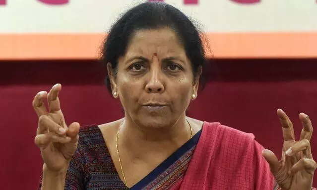 എണ്ണവില: തനിക്ക് ഒന്നും ചെയ്യാനാവില്ലെന്ന് നിർമല സീതാരാമൻ എണ്ണവില: തനിക്ക് ഒന്നും ചെയ്യാനാവില്ലെന്ന് നിർമല സീതാരാമൻ