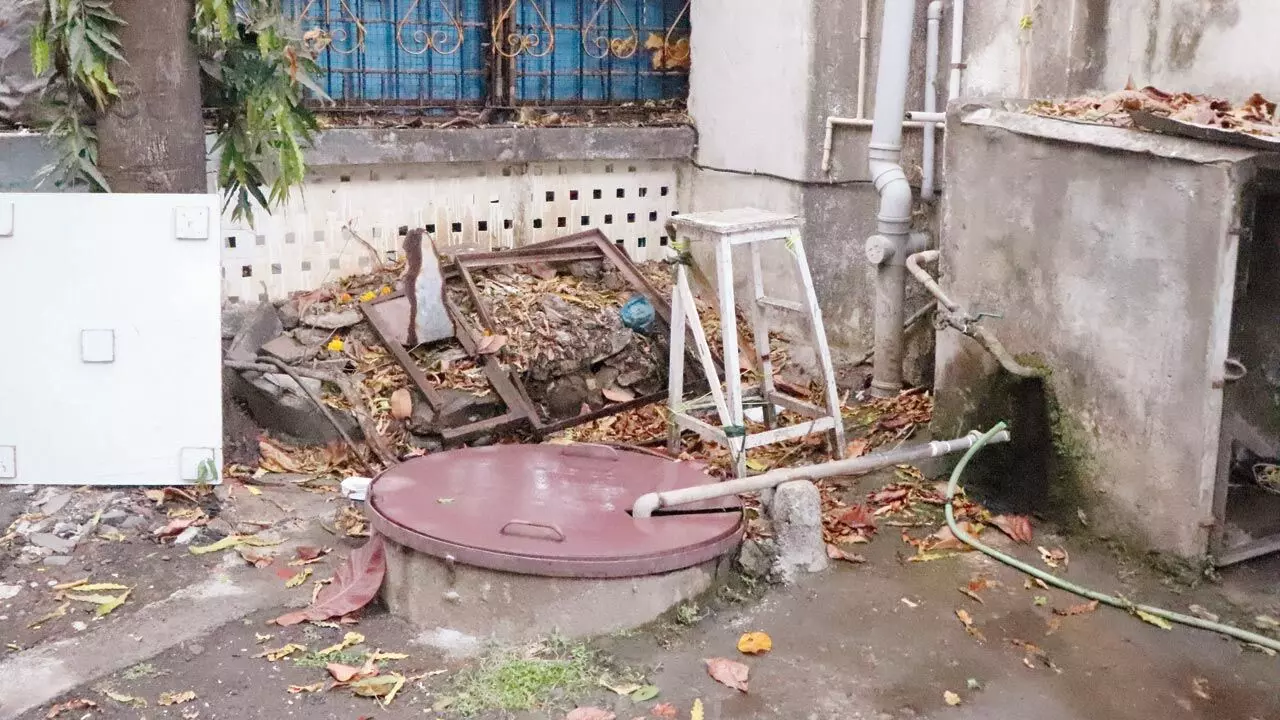 കിണർ മൂടിയ നിലയിൽ