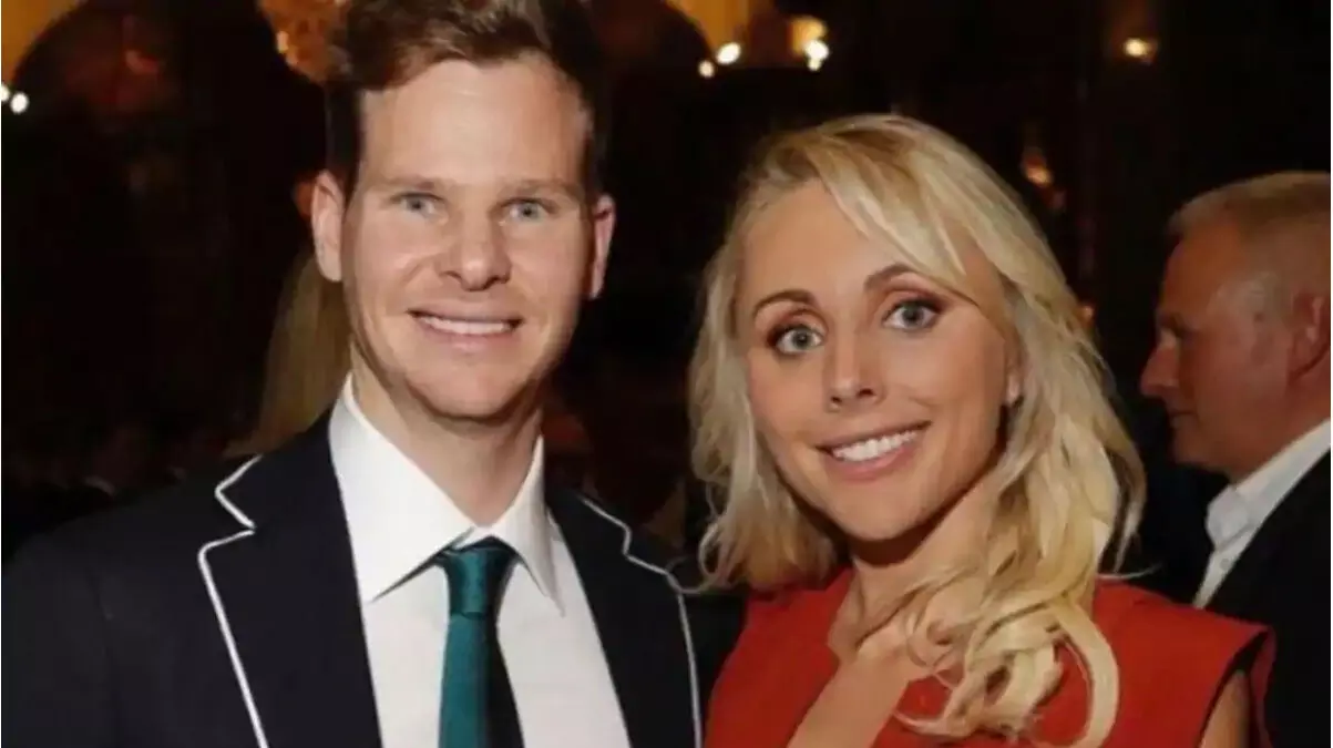 വെറും 2.2 കോടിക്ക്​​​ വേണ്ടി ഭാര്യയെ വിട്ട്​ സ്​മിത്ത്​ ഐ.പി.എൽ കളിക്കാൻ വരുമെന്ന്​ തോന്നുന്നില്ല​- ക്ലർക്ക്​