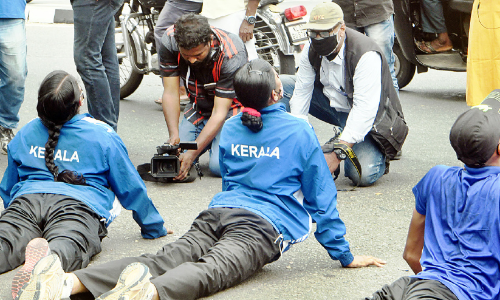 ചർച്ച തുടരും സമരവും