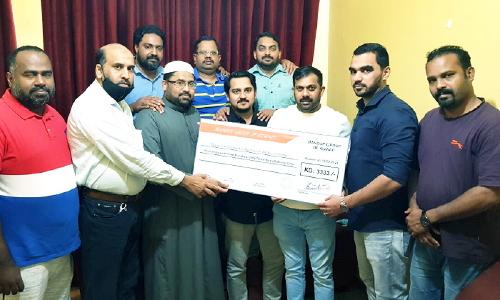 കു​വൈ​ത്ത്​ മ​ൻ​ദൂ​ബ്​ ഗ്രൂ​പ് കു​ടും​ബ സ​ഹാ​യം കൈ​മാ​റി