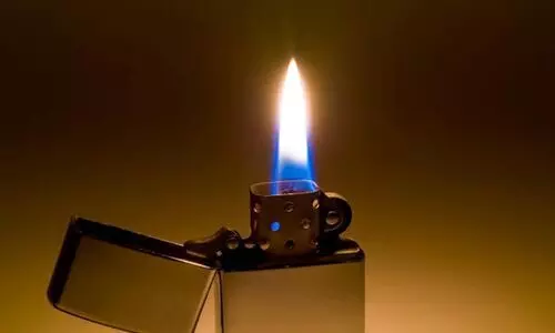 ഗ്യാസ്​ സിലിണ്ടറും ലൈറ്ററുമായി ആത്മഹത്യ ഭീഷണി മുഴക്കിയയാളെ കീഴടക്കി അഗ്​നിരക്ഷാസേന