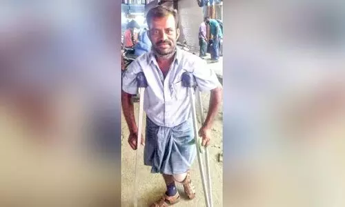 ദാരി​ദ്ര്യത്തെയും വൈകല്യത്തെയും തോൽപിച്ച്  രമേശിന്‍റെ സത്യസന്ധത