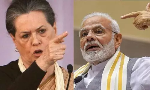 പെട്രോൾ വില: ഒഴികഴിവ്​ പറയാതെ പരിഹാരം കാണണം -മോദിയോട്​ സോണിയ