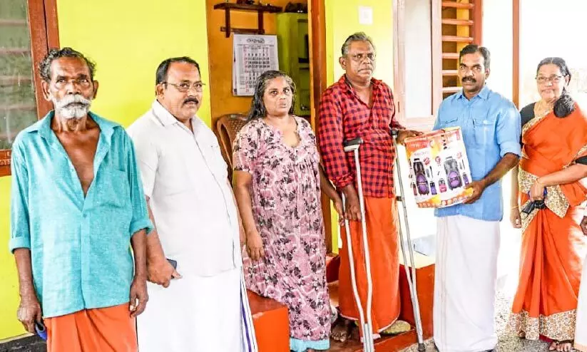 സംഗീതം നെഞ്ചേറ്റിയ ബാലകൃഷ്ണന്കൈ ത്താങ്ങായി ചെങ്ങമനാട്​ സഹകരണ ബാങ്ക്