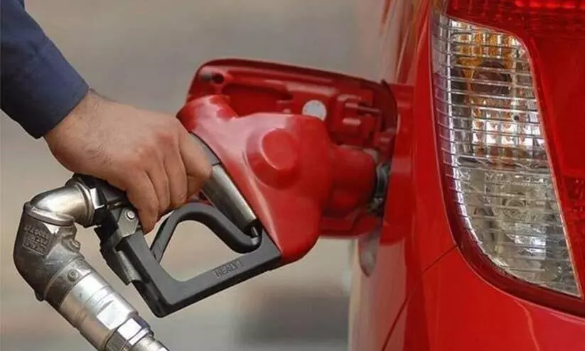 പെട്രോളിനും ഡീസലിനും ബംഗാൾ ഒരുരൂപ കുറച്ചു; കേരളം കുറക്കില്ലെന്ന്​ തോമസ്​ ഐസക്​​