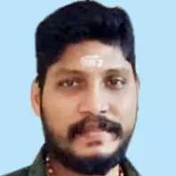 കാ​ർ ഇ​ടി​ച്ച് പ​രി​ക്കേ​റ്റ സ്കൂ​ട്ട​ർ യാ​ത്ര​ക്കാ​ര​ൻ മ​രി​ച്ചു