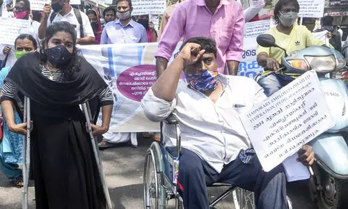 ഉദ്യോഗാർഥികൾ അനിശ്ചിത കാല നിരാഹാരം തുടങ്ങി