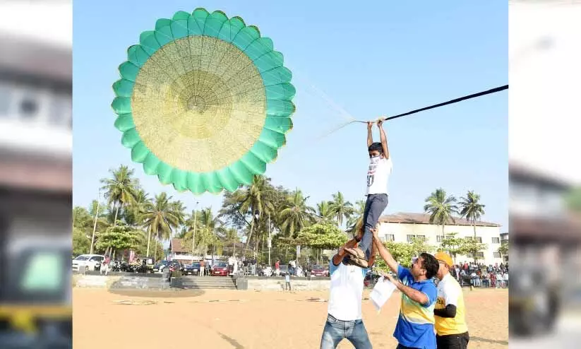 കർഷകർക്ക്​ പിന്തുണയായി വാനിലുയർന്നു, പട്ടങ്ങൾ